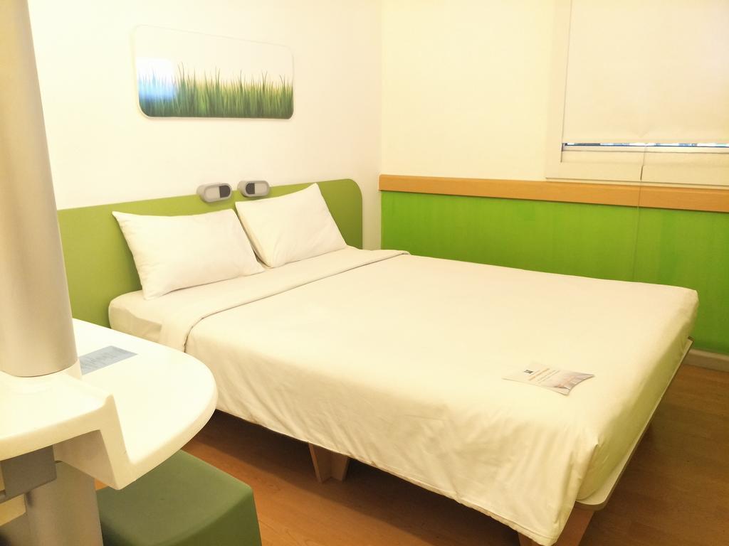 Ibis Budget Surabaya Airport Hotel Sidoarjo Bagian luar foto