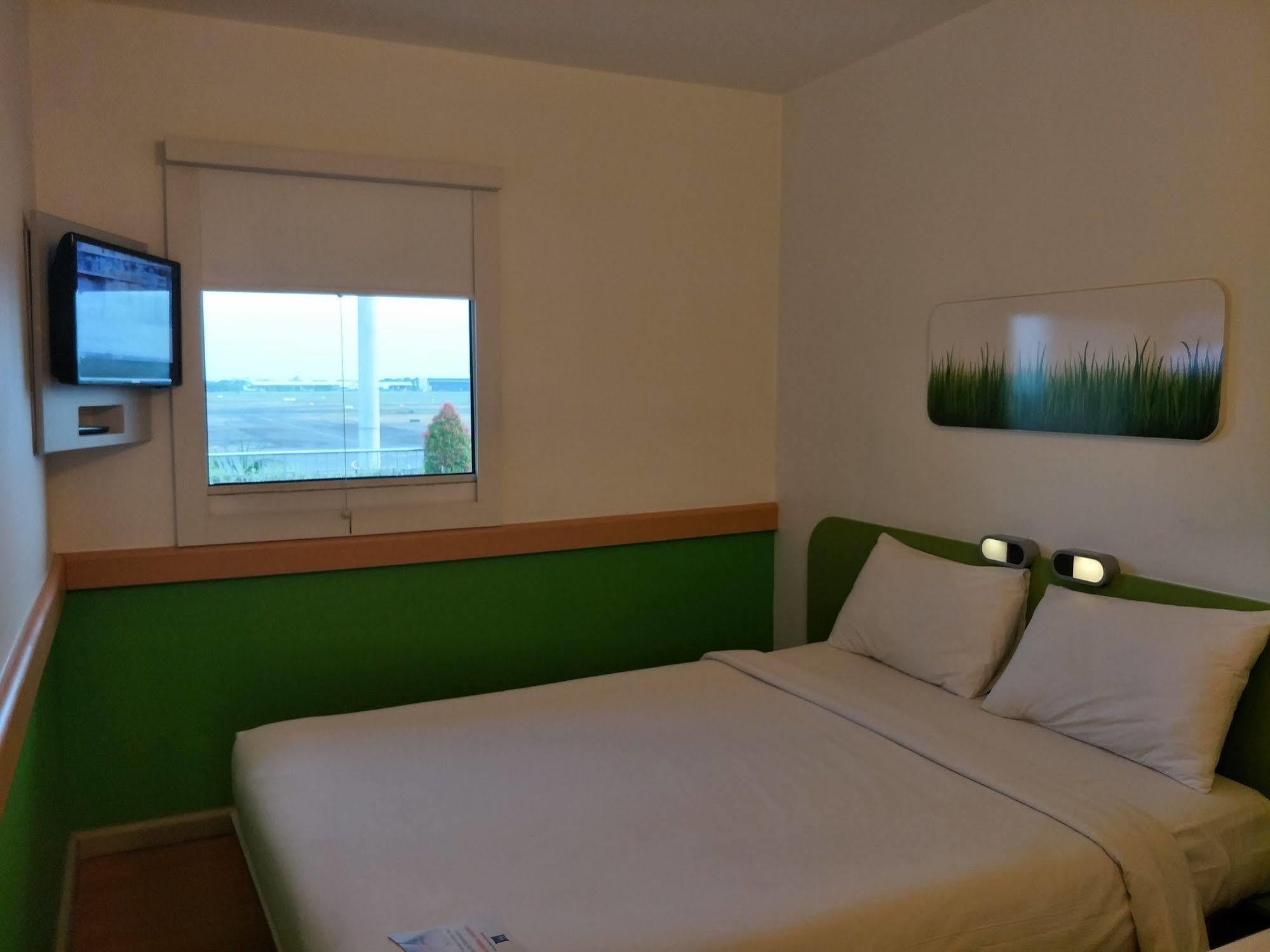 Ibis Budget Surabaya Airport Hotel Sidoarjo Bagian luar foto