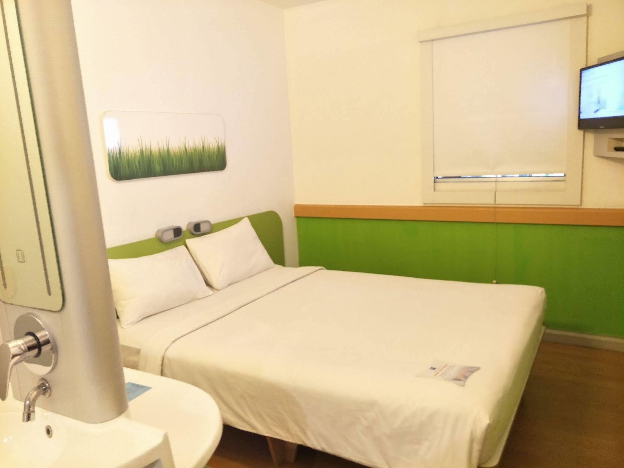 Ibis Budget Surabaya Airport Hotel Sidoarjo Bagian luar foto