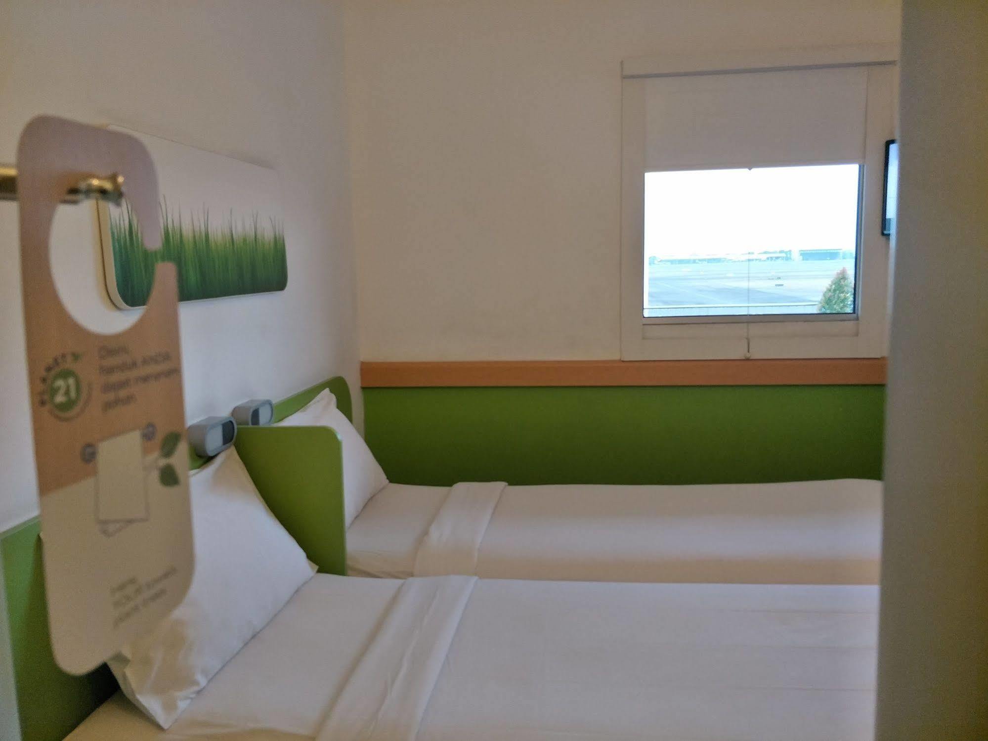 Ibis Budget Surabaya Airport Hotel Sidoarjo Bagian luar foto