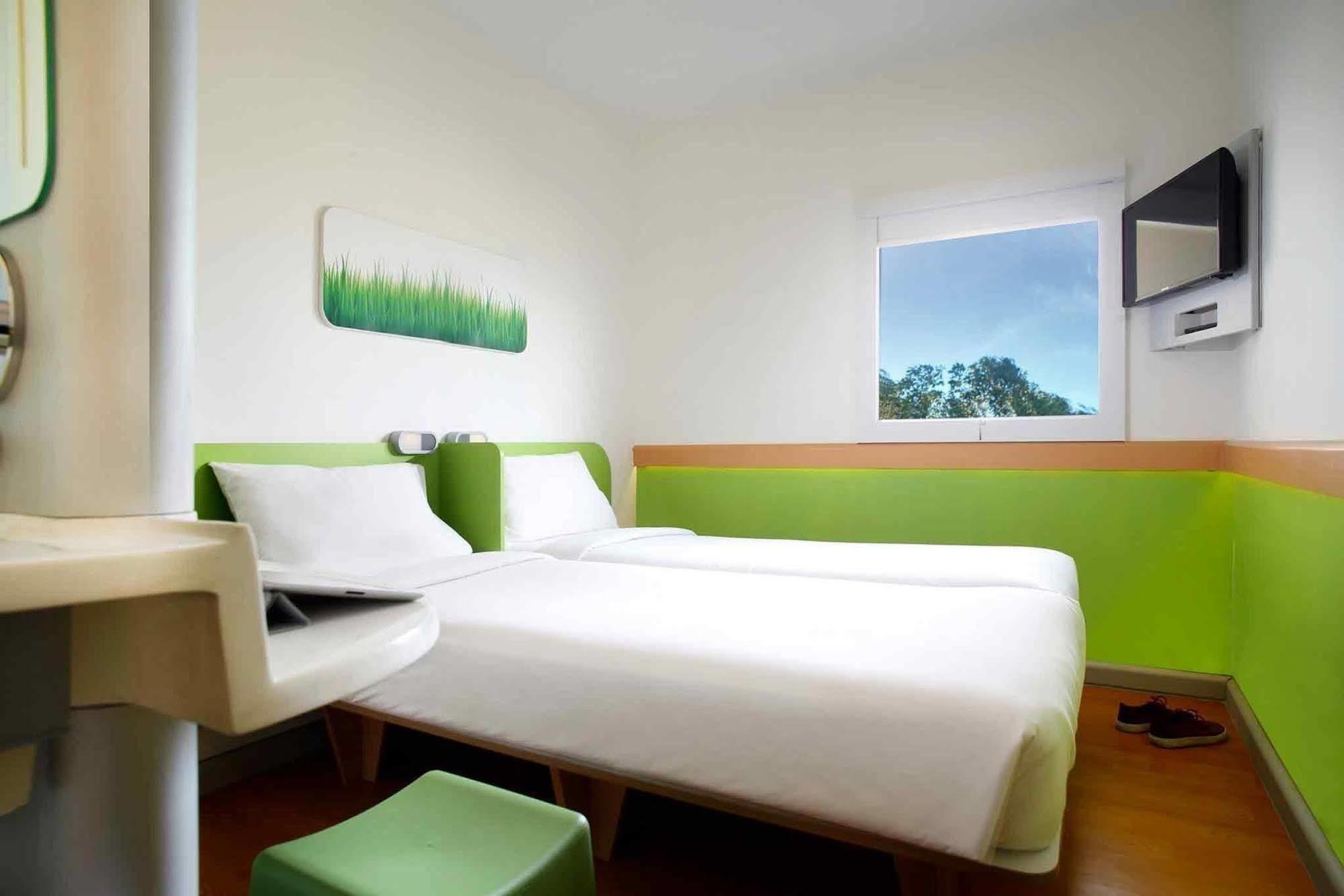 Ibis Budget Surabaya Airport Hotel Sidoarjo Bagian luar foto